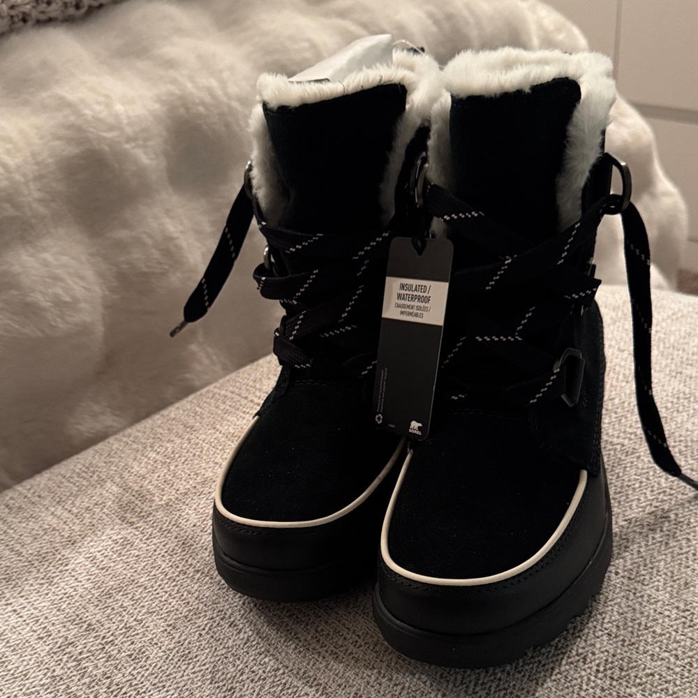 Sorel Black Boots with White Trim - Picture 7 of 7